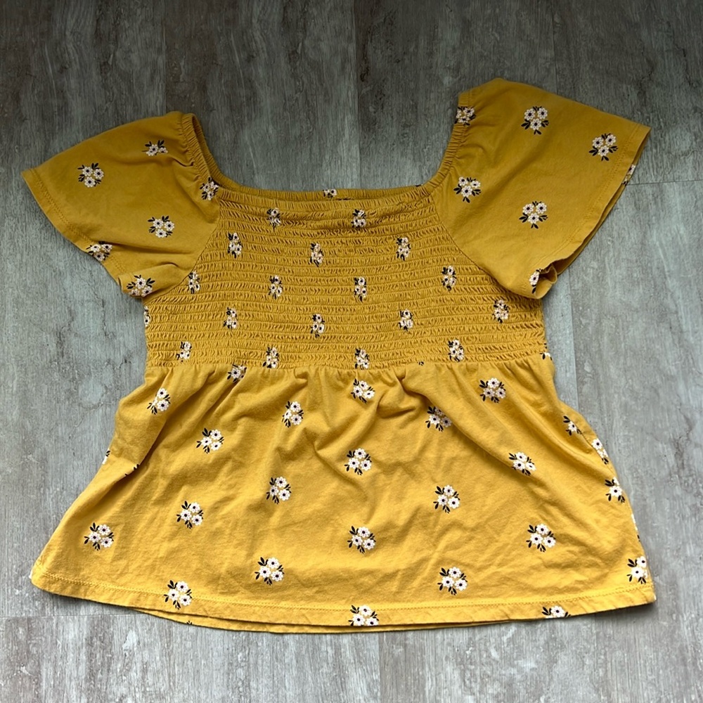 Old Navy girls smocked shortsleeve top